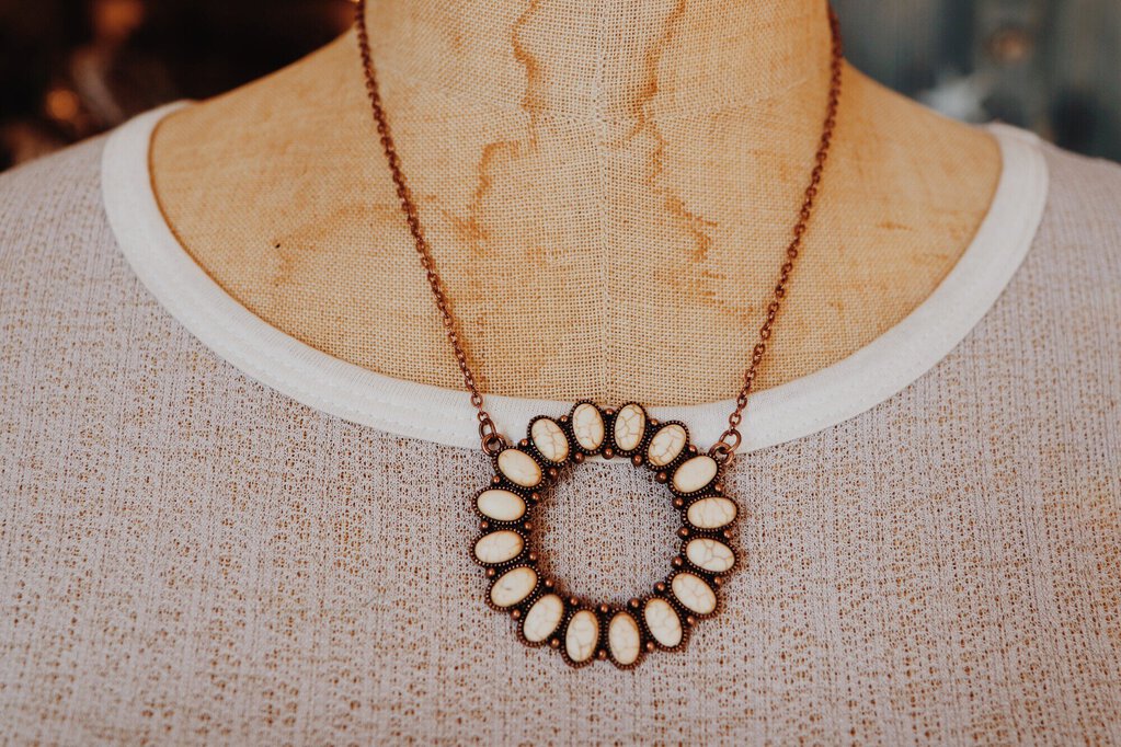 Cream/Copper Neckalce