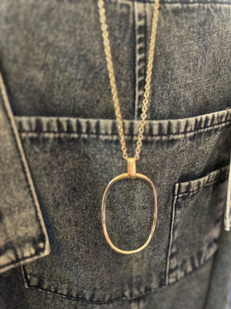 LONG SIMPLE OVAL NECKLACE