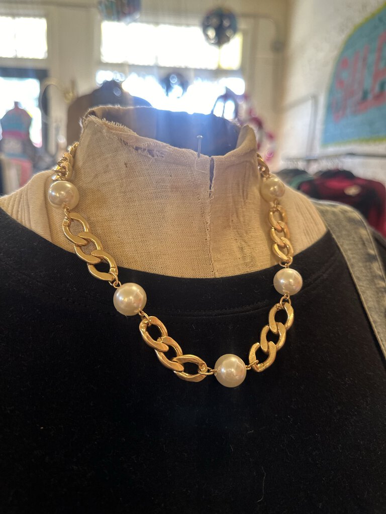 CHUNKY PEARL CHAIN NECKLACE