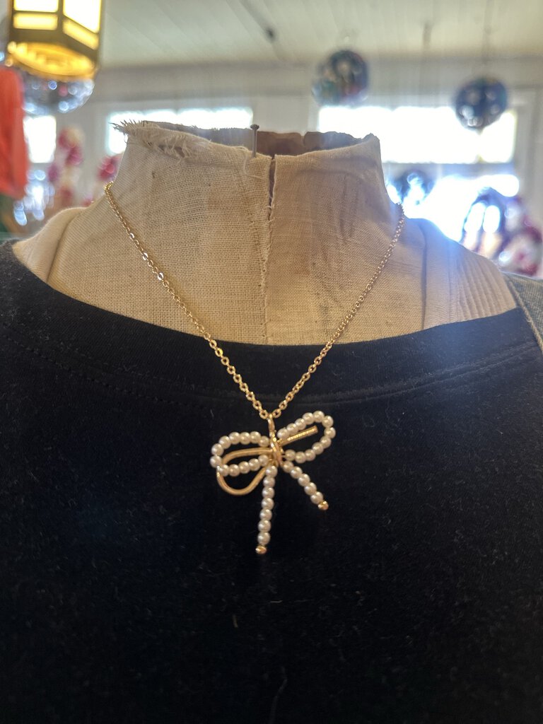 PEARL RIBBON NECKLACE