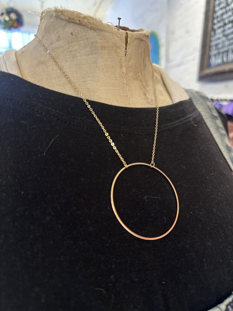 LARGE CIRCLE NECKLACE