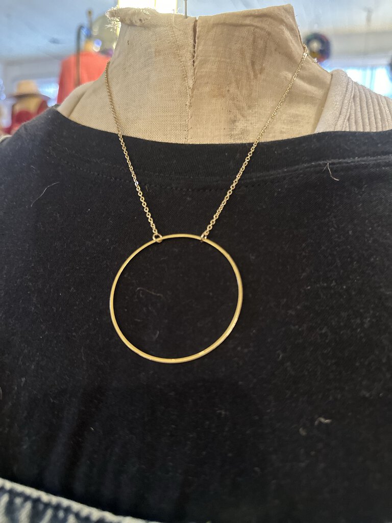 LARGE CIRCLE NECKLACE